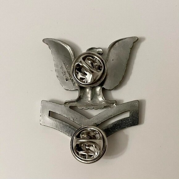US Navy Petty Officer Second Class Hat Badge Pin  V 21 N - Picture 3 of 9